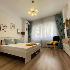 Super And Homey , Bucarest Rumanía